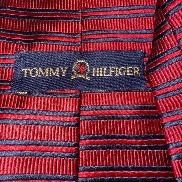 Tommy Hilfiger Vintage Men's Neck Tie Red and Navy Stripe with Emblem 100% Silk - Picture 5 of 8